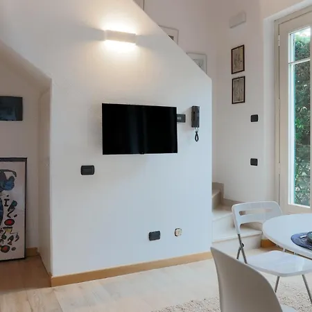 The Artist's Nest - By My In * Como